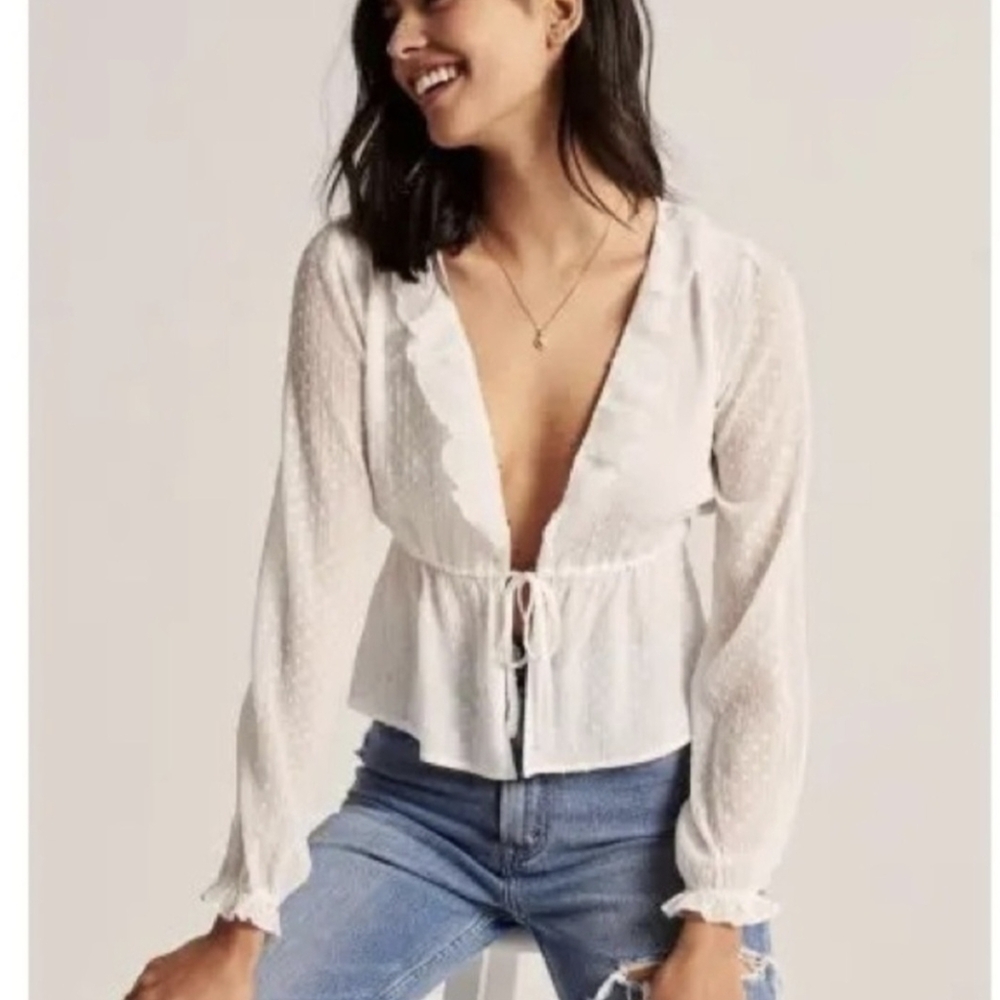 💋Abercrombie & Fitch Elegant White Ruffle Blouse💋 - Picture 4 of 8
